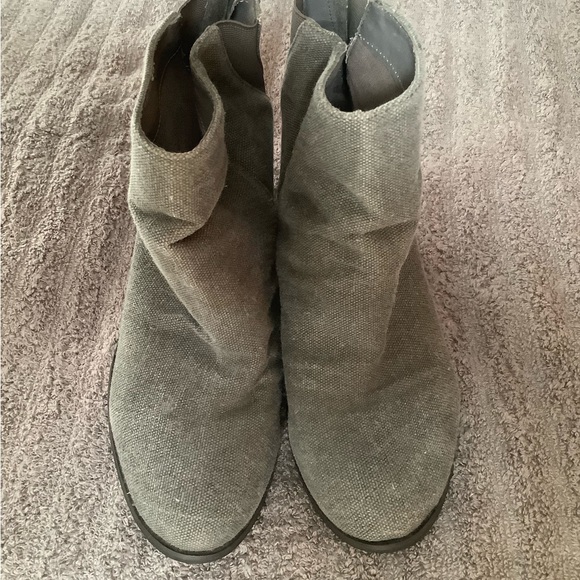 Ecote Boots - Picture 3 of 5